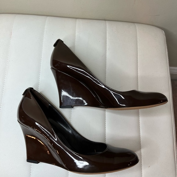 GUCCI Brown Patent Leather Wedge Pumps - Size 7 1/2 - Picture 4 of 6